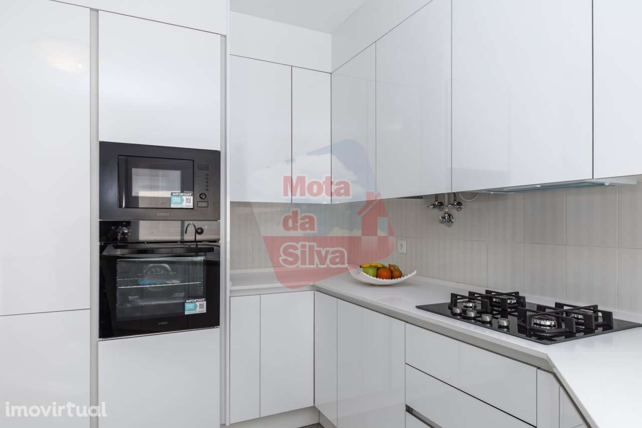 Excelente Apartamento 4 Assoalhadas, com 158m2 em Almada - Grande imagem: 2/16