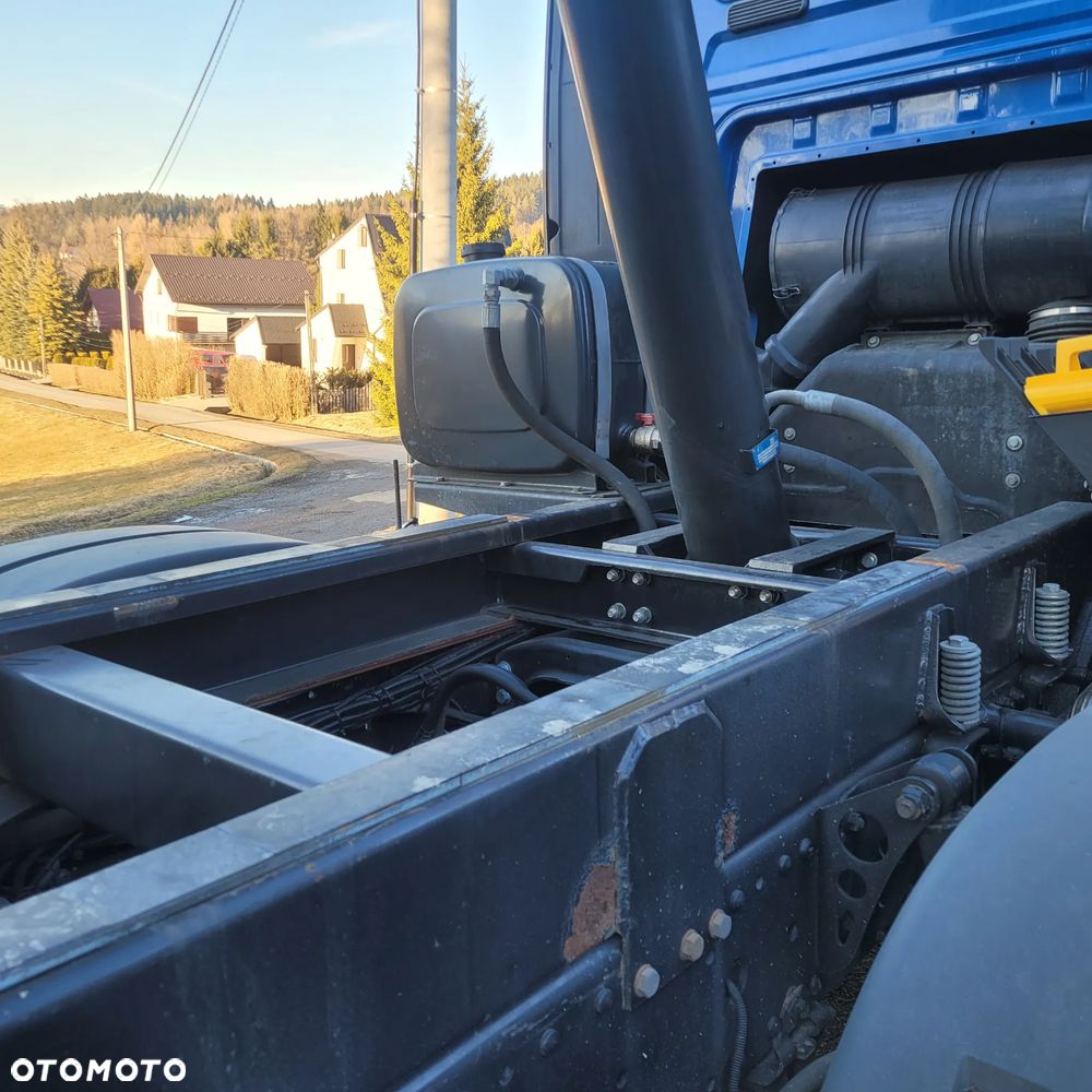 Mercedes-Benz SCANIA ,MAN - 19