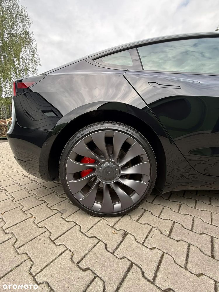 Tesla Model 3 - 24