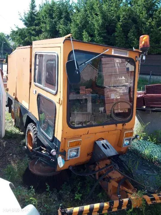 Zamiatarka MFH 2100 samobieżna 1985 rok z Austrii - 2