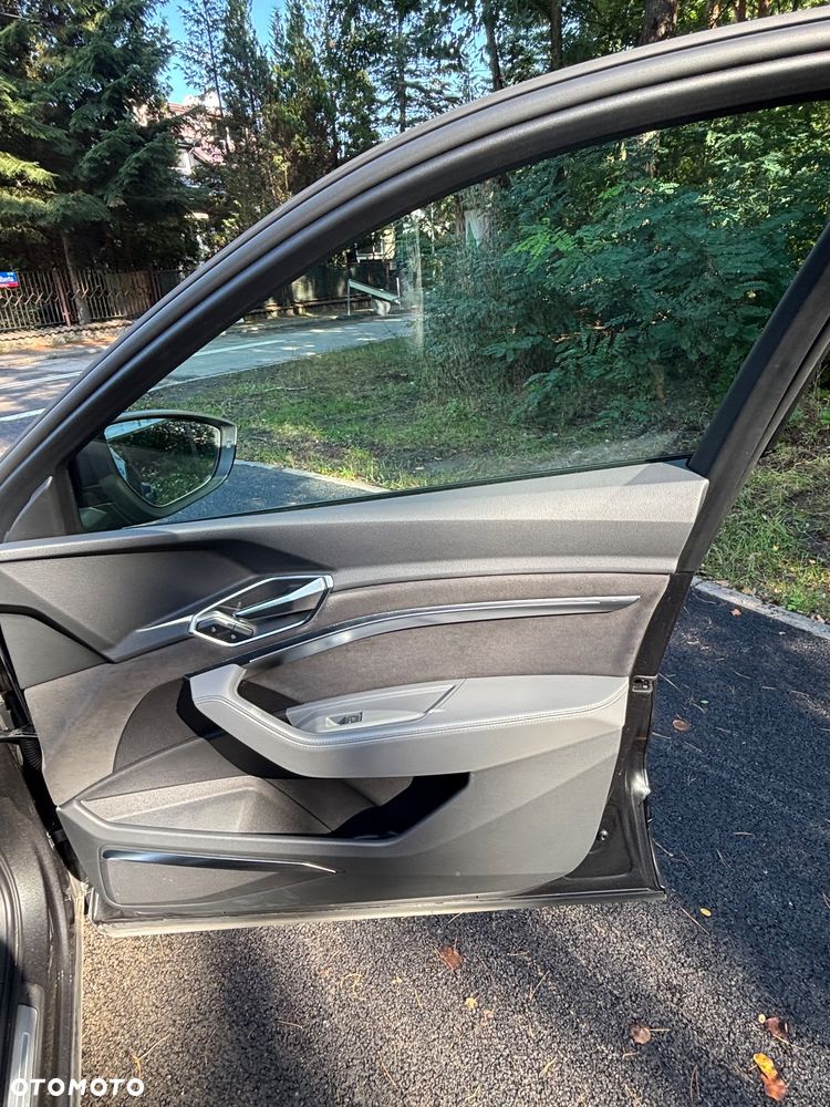 Audi Q8 Sportback e-tron - 24