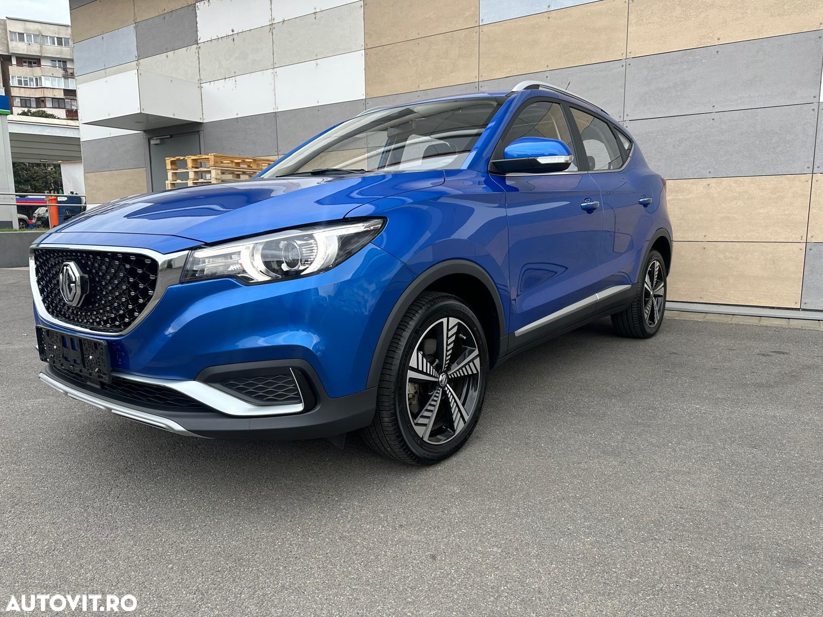 MG ZS EV Luxury - 3