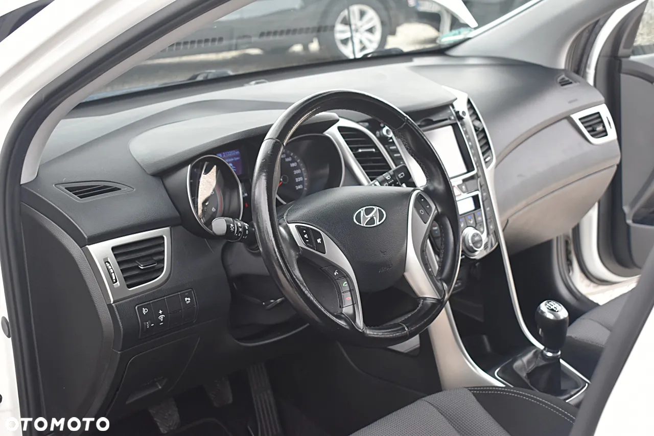 Hyundai i30 1.6 D Premium - 18