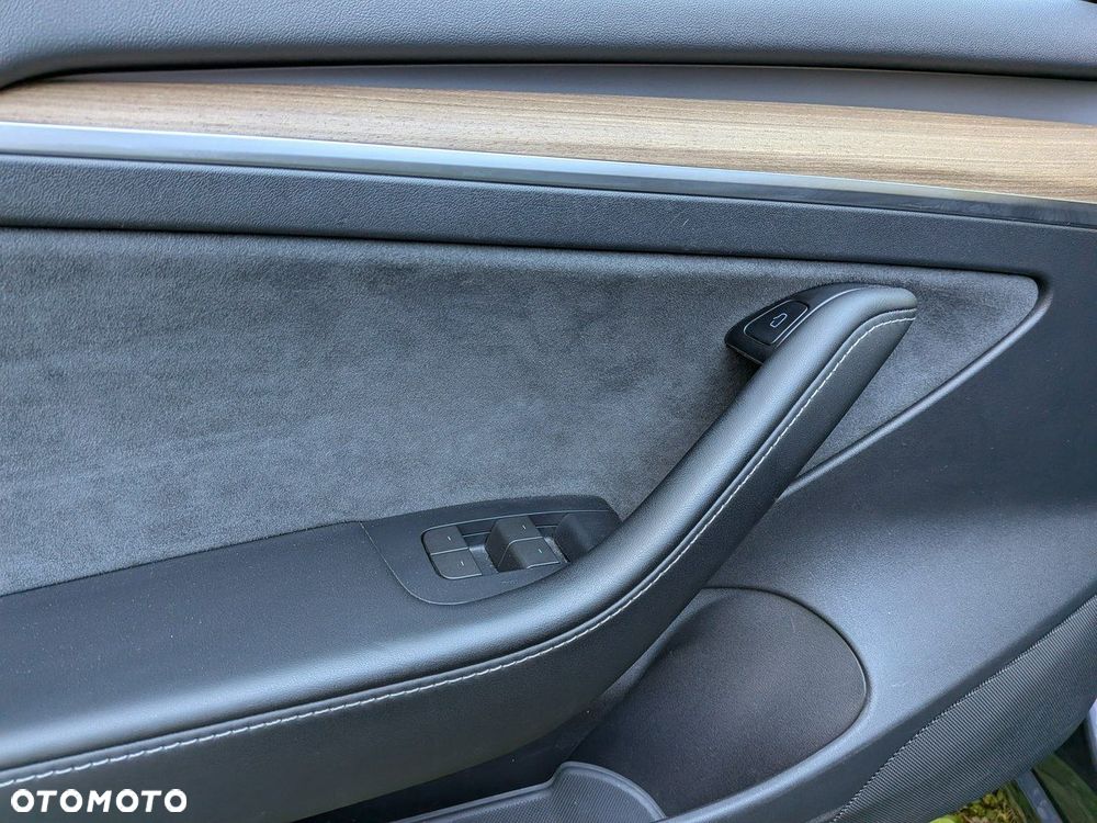 Tesla Model 3 - 14