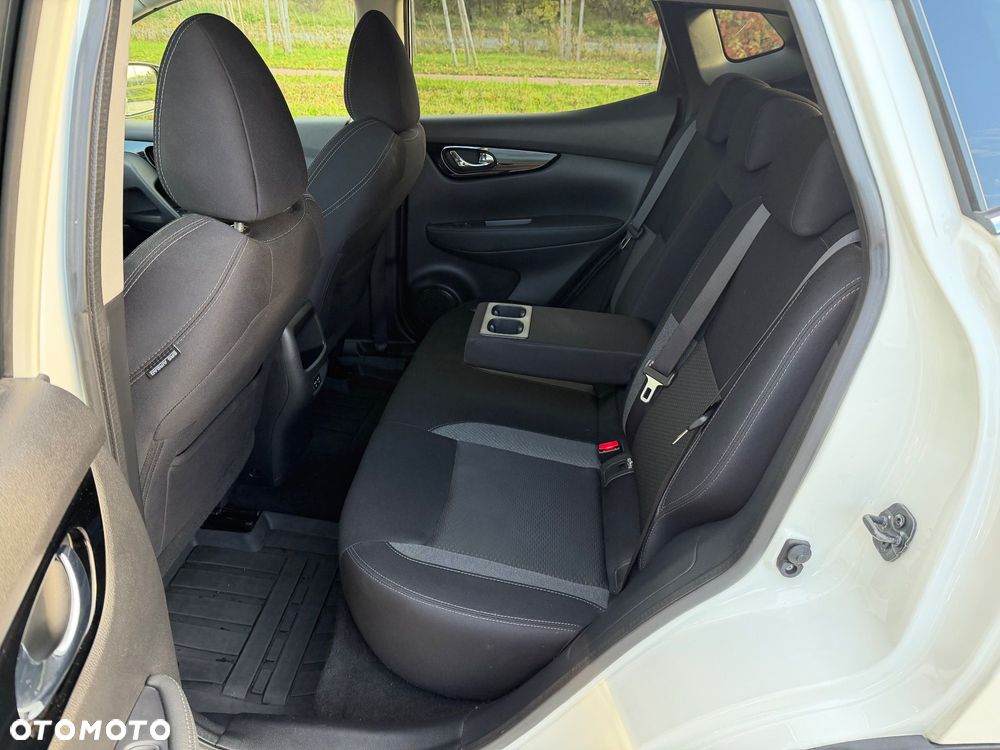 Nissan Qashqai 1.3 DIG-T N-Connecta - 35