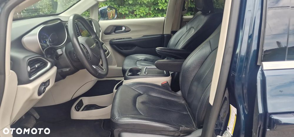 Chrysler Pacifica - 13