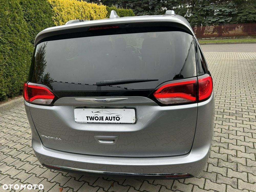 Chrysler Pacifica - 12