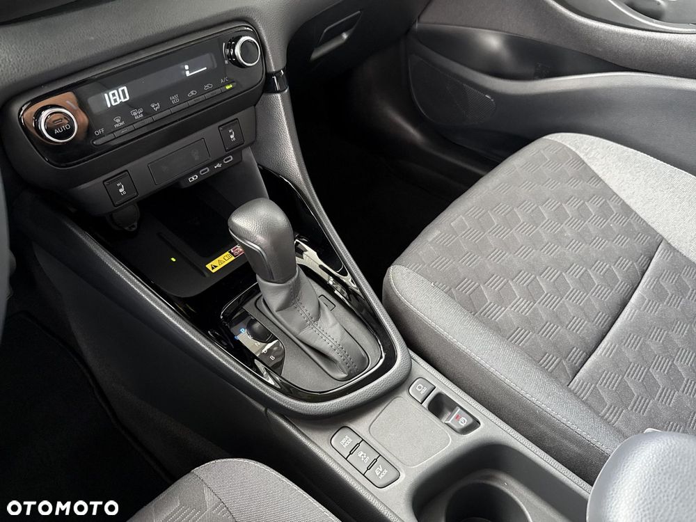 Toyota Yaris Hybrid 1.5 Style - 23