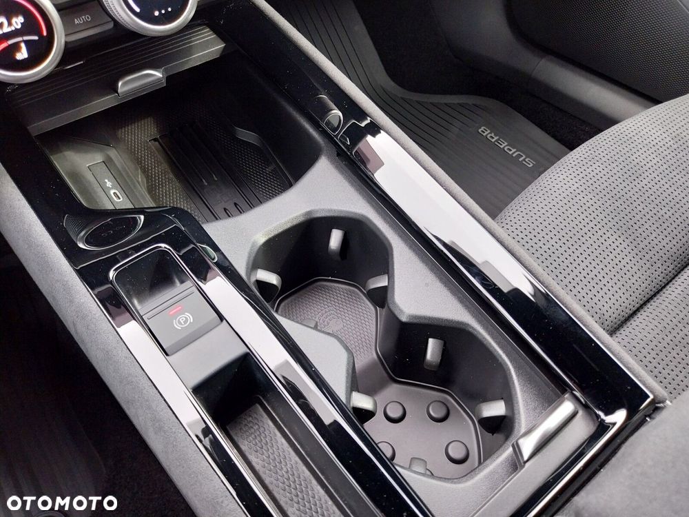 Skoda Superb 1.5 TSI Plug-in Hybrid Sportline DSG - 37