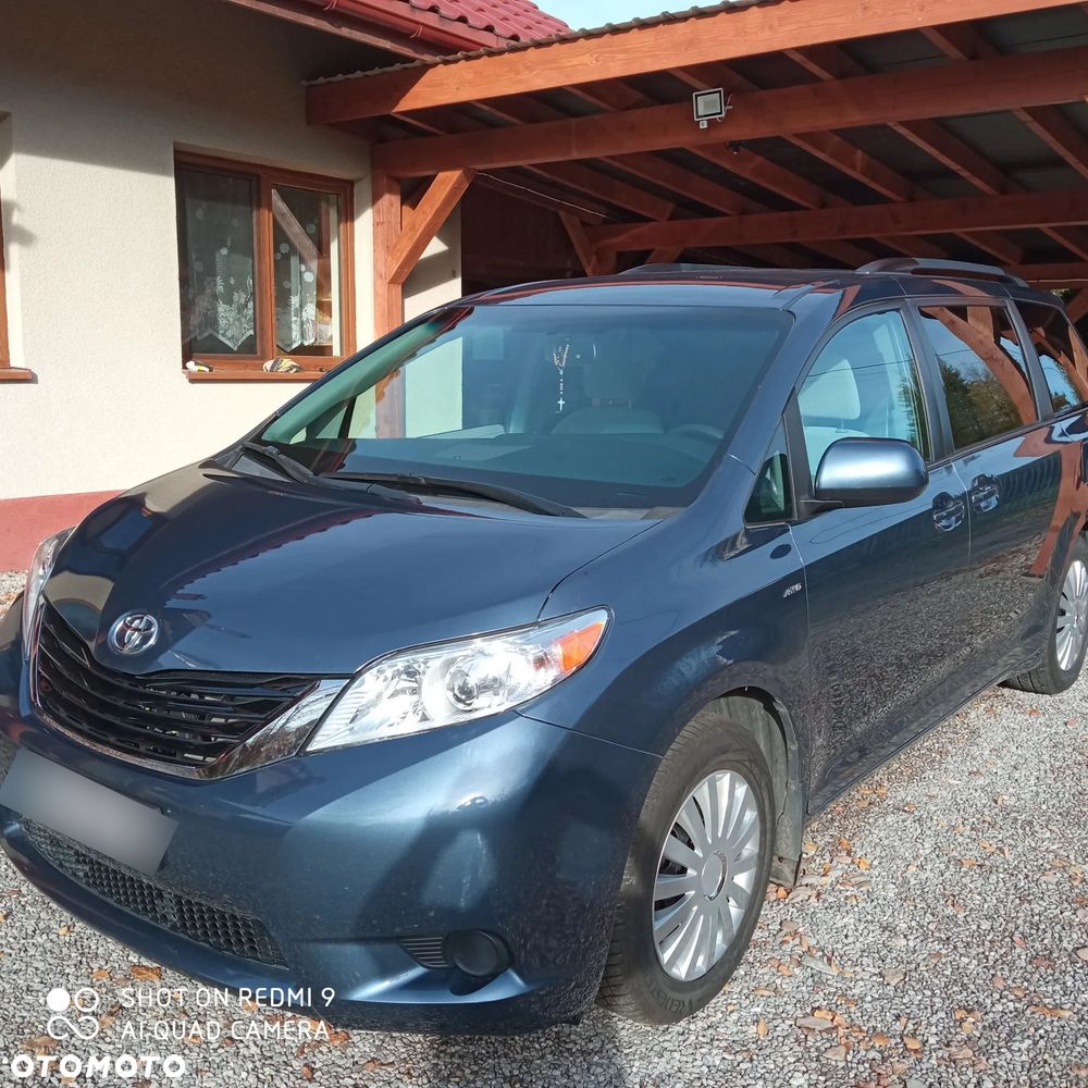 Toyota Sienna - 2