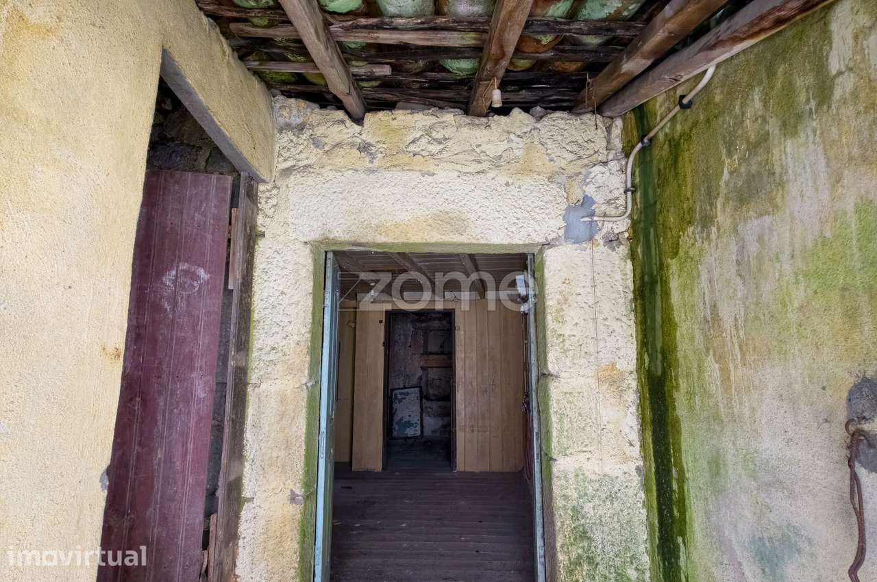 Moradia T2 para reconstrução - Grande imagem: 3/19