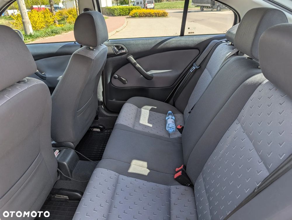 Skoda Octavia 1.6 Tour - 14