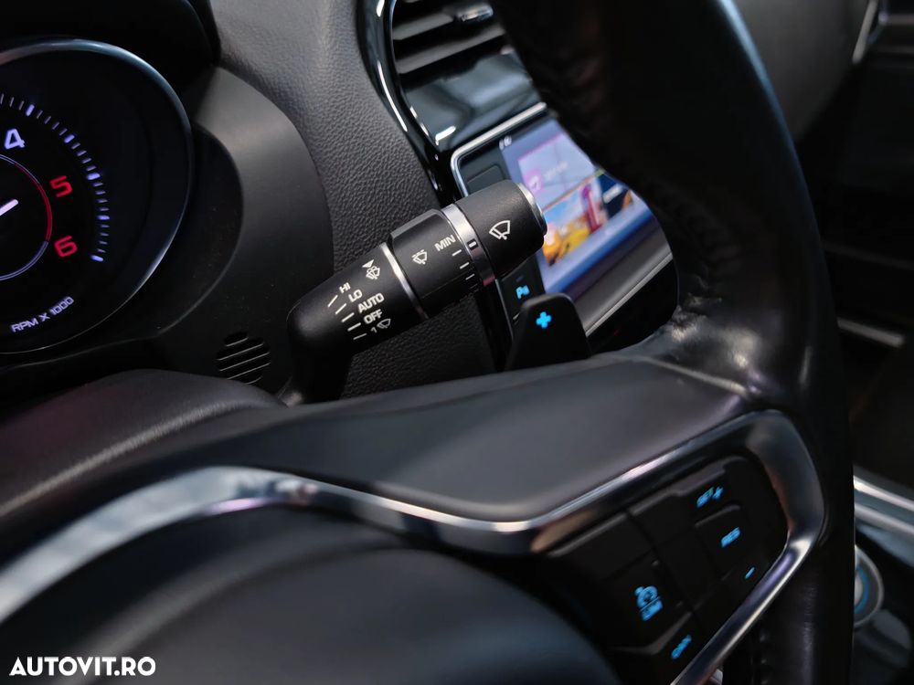 Jaguar XE 2.0 R-Sport - 25