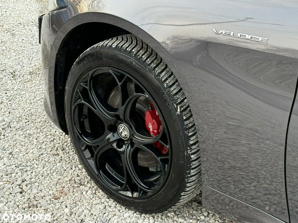 Alfa Romeo Giulia 2.0 Turbo 16V AT8-Q4 Veloce - 11