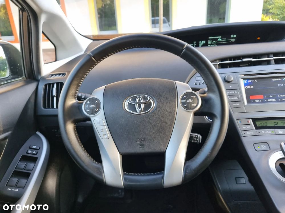 Toyota Prius (Hybrid) Life - 5