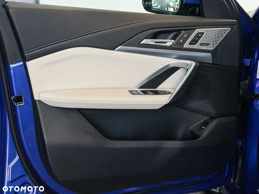 BMW iX2 xDrive30 66.5kWh M Sport - 17