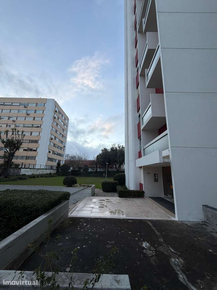 Quarto mob. cama de solteiro wc  priv Condomín. Qta da Luz - Telheiras - Grande imagem: 4/15