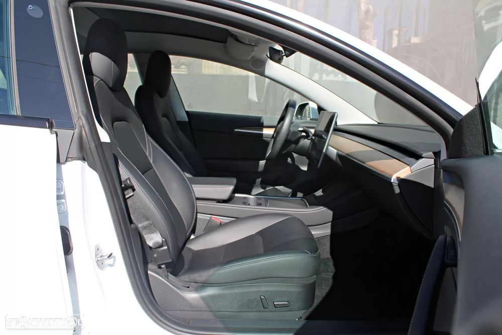 Tesla Model 3 - 16
