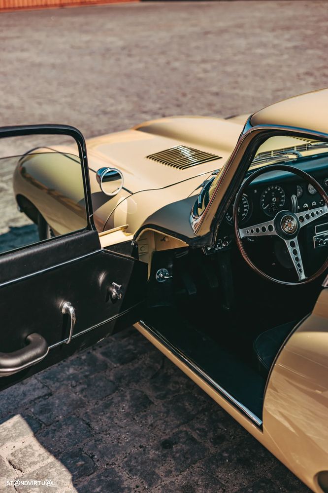 Jaguar E-Type - 10