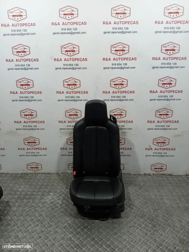 Conjunto de Bancos Mazda MX-5 NC em Pele Original - 12