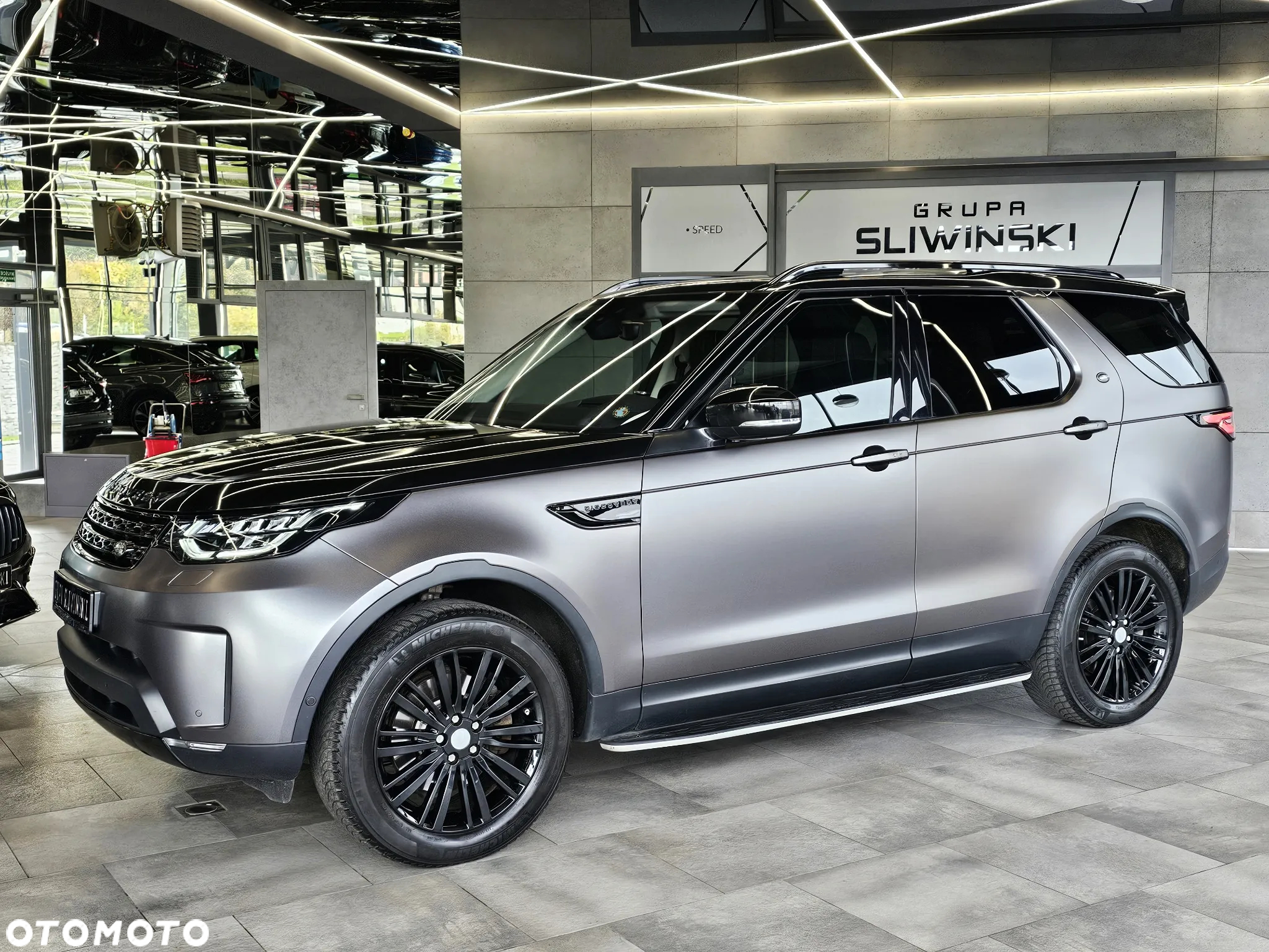 Land Rover Discovery V 2.0 TD4 HSE Luxury - 4