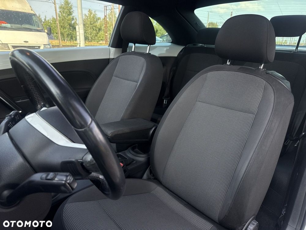 Volkswagen New Beetle - 12