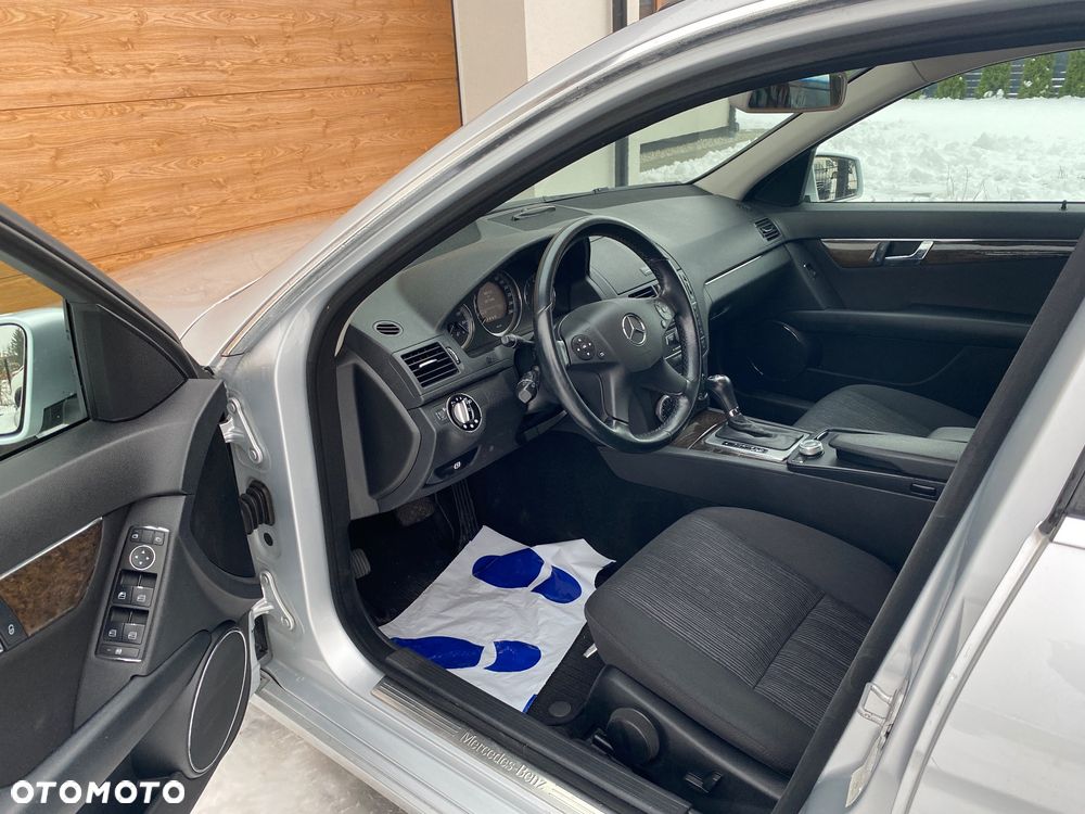 Mercedes-Benz Klasa C 180 Kompressor Automatik BlueEFFICIENCY Avantgarde - 28