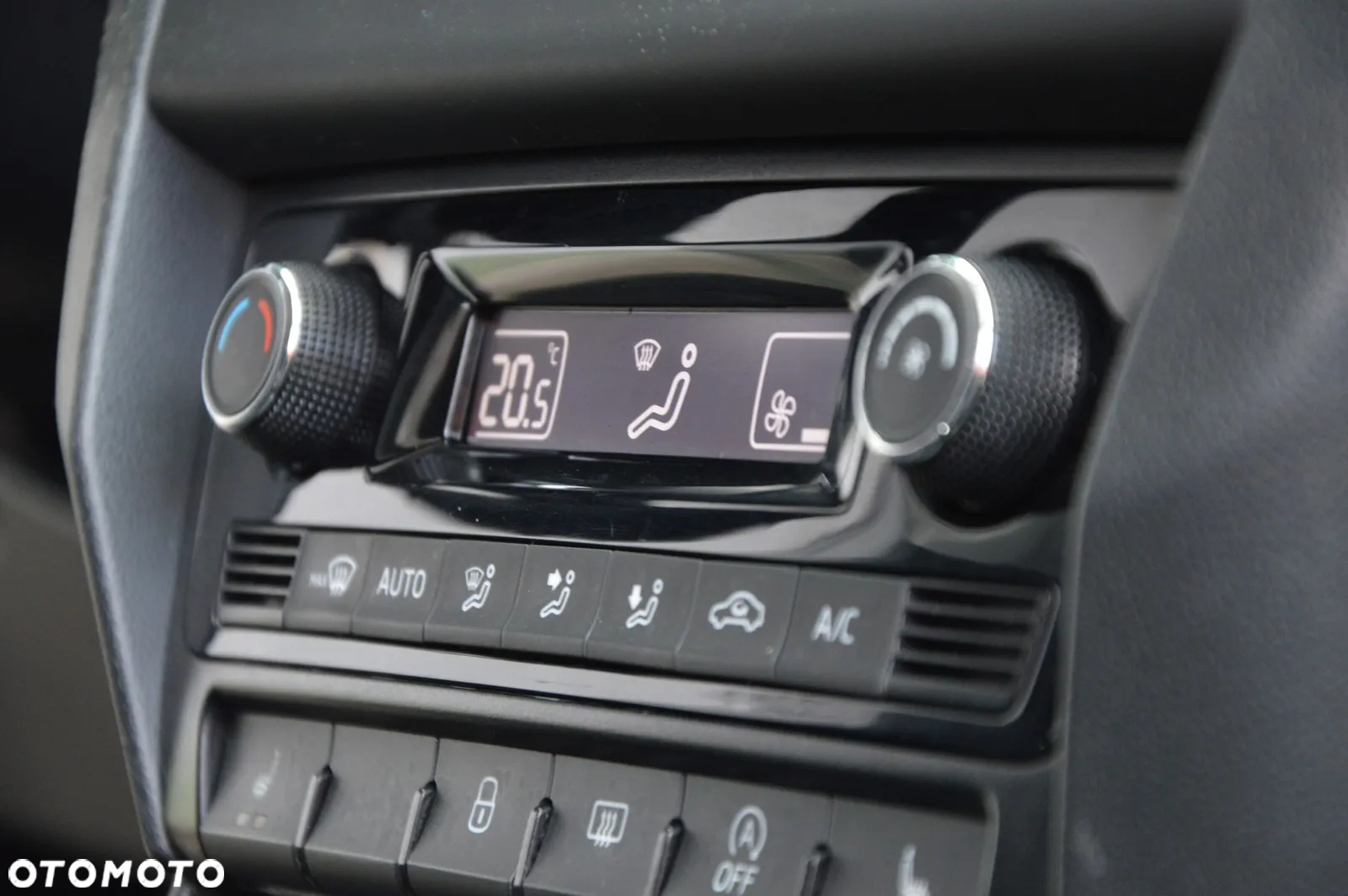 Skoda RAPID 1.2 TSI Edition - 8