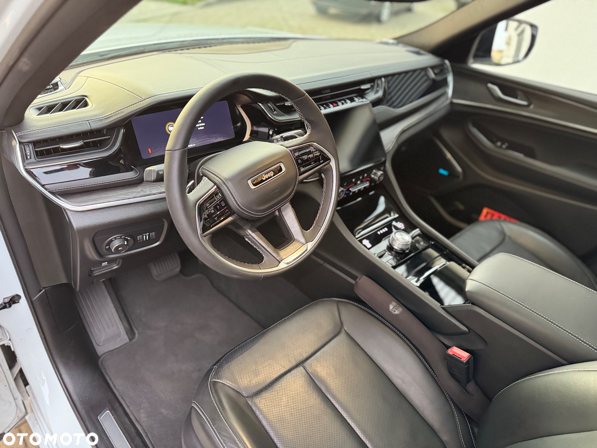 Jeep Grand Cherokee - 15