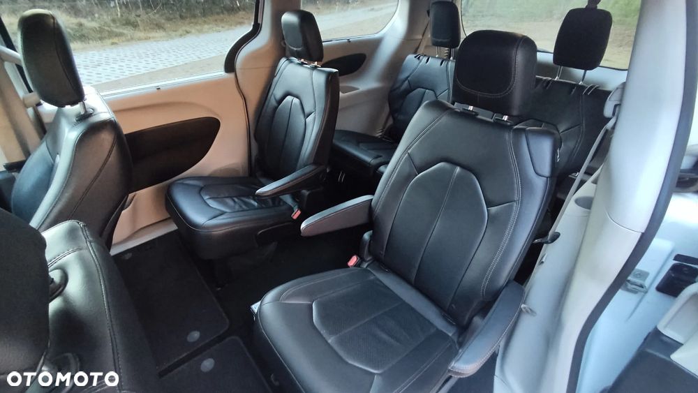 Chrysler Pacifica - 29