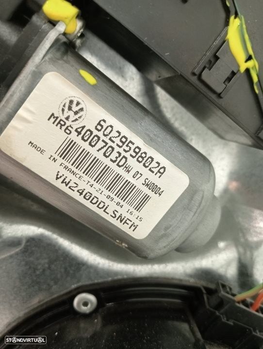 ELEVADOR DE VIDRO FRONTAL ESQUERDO VOLKSWAGEN POLO 2005 -6Q2959802A - 2