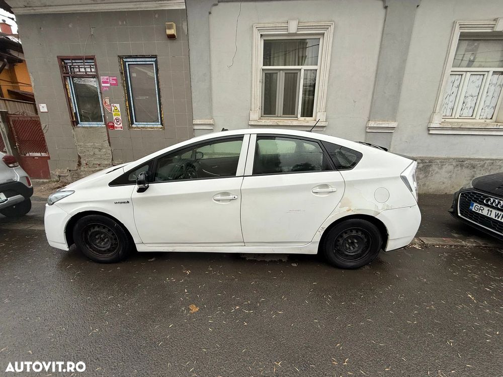 Toyota Prius (Hybrid) Sol - 3