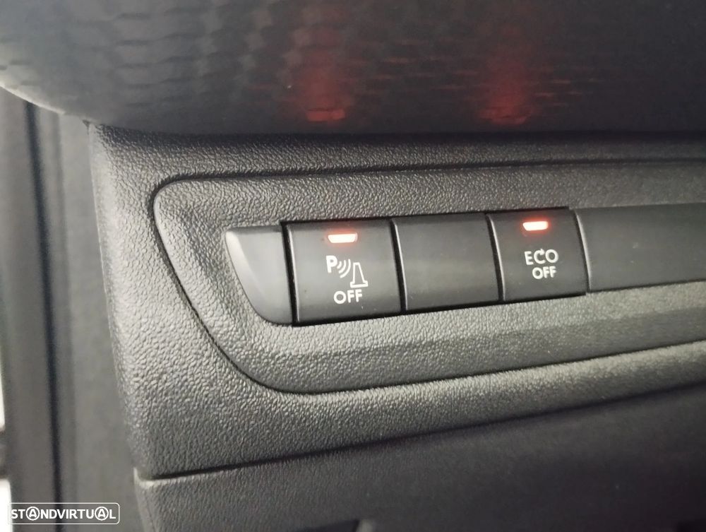 Peugeot 2008 1.2 PureTech Style - 17