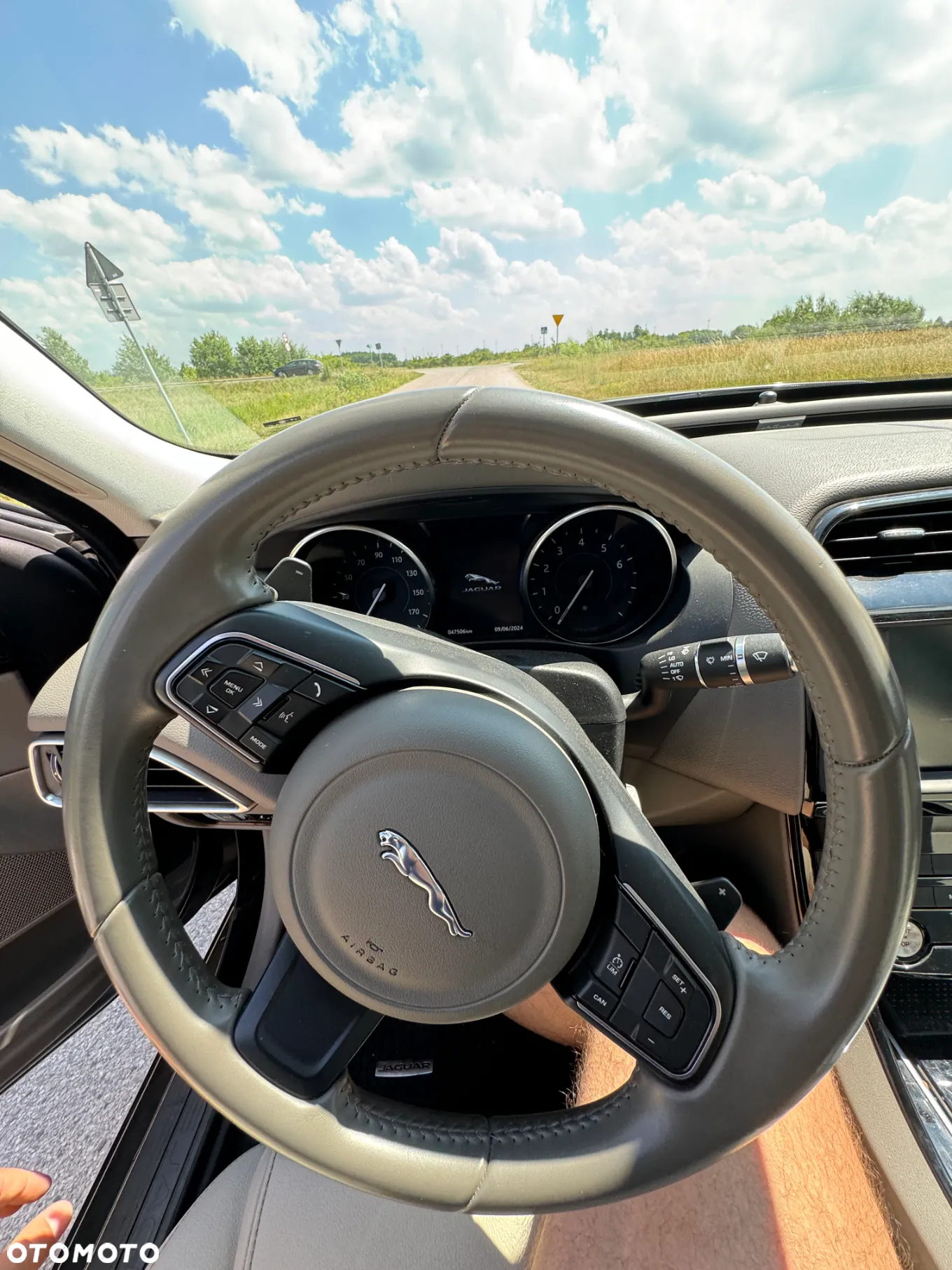 Jaguar XE S - 20