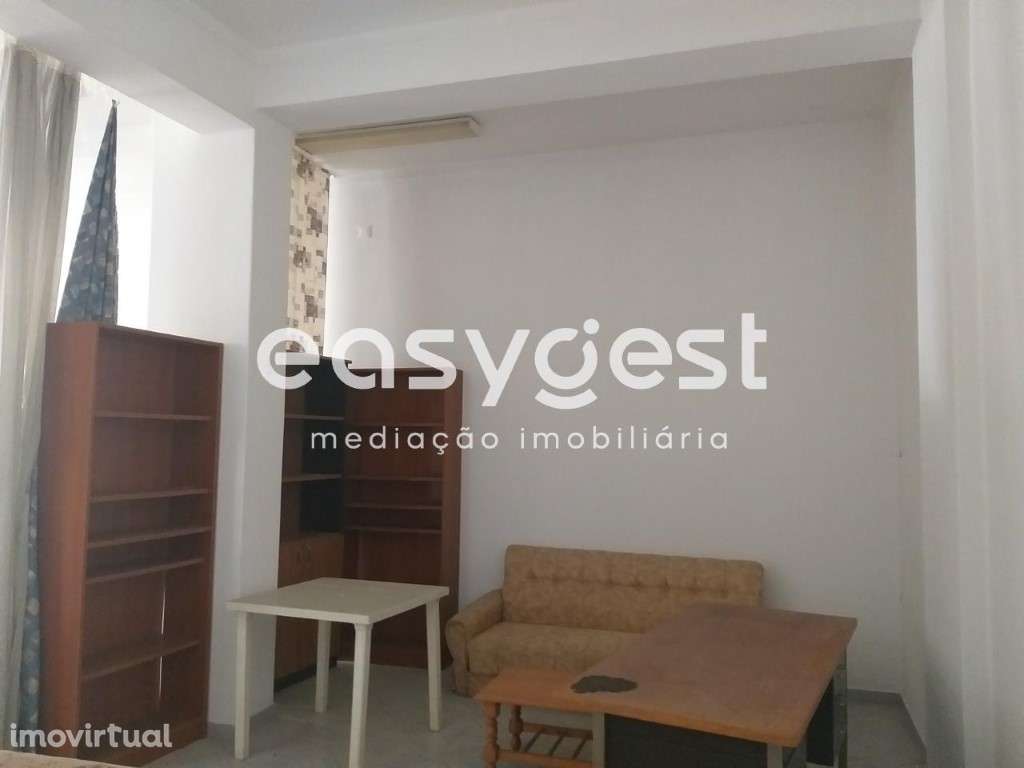 Loja destinada a comércio com área bruta de 93 m2 em Ferragudo - Grande imagem: 5/12