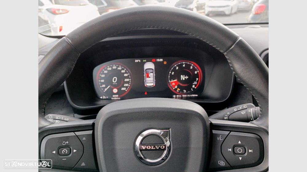 Volvo XC 40 1.5 T3 Momentum Tech Edition - 16