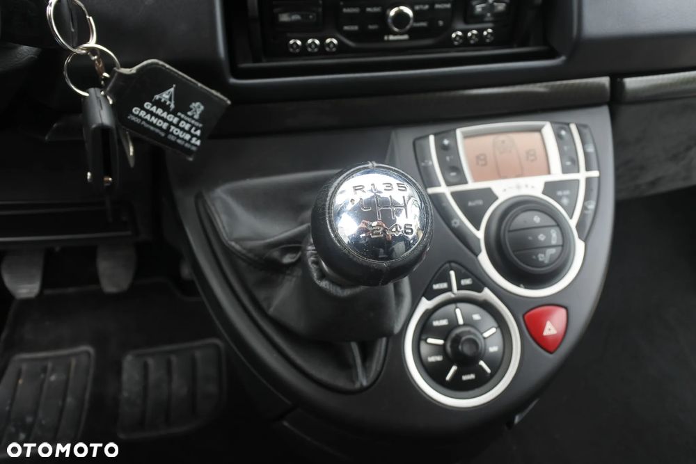 Peugeot 807 HDi 160 Style - 17