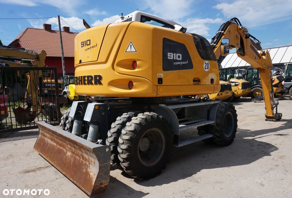 Liebherr A 910 - 4