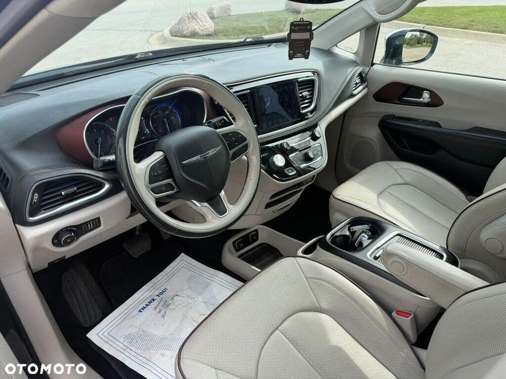 Chrysler Pacifica - 8