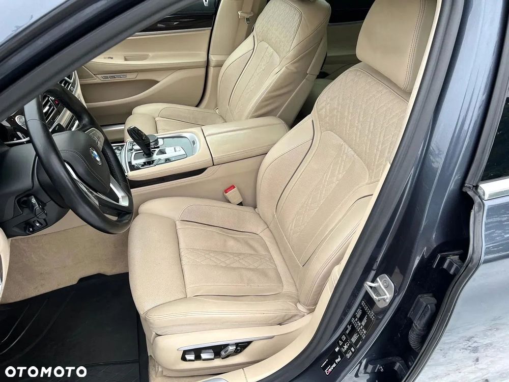 BMW Seria 7 750i xDrive - 13