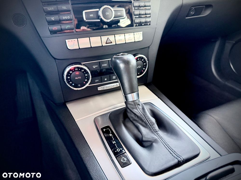 Mercedes-Benz Klasa C 220 CDI DPF BlueEFFICIENCY 7G-TRONIC Avantgarde Edition - 22