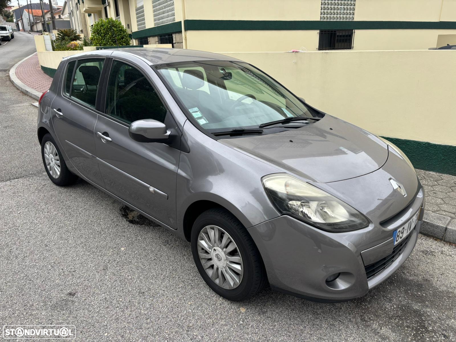 Renault Clio 1.2 16V Confort - 2