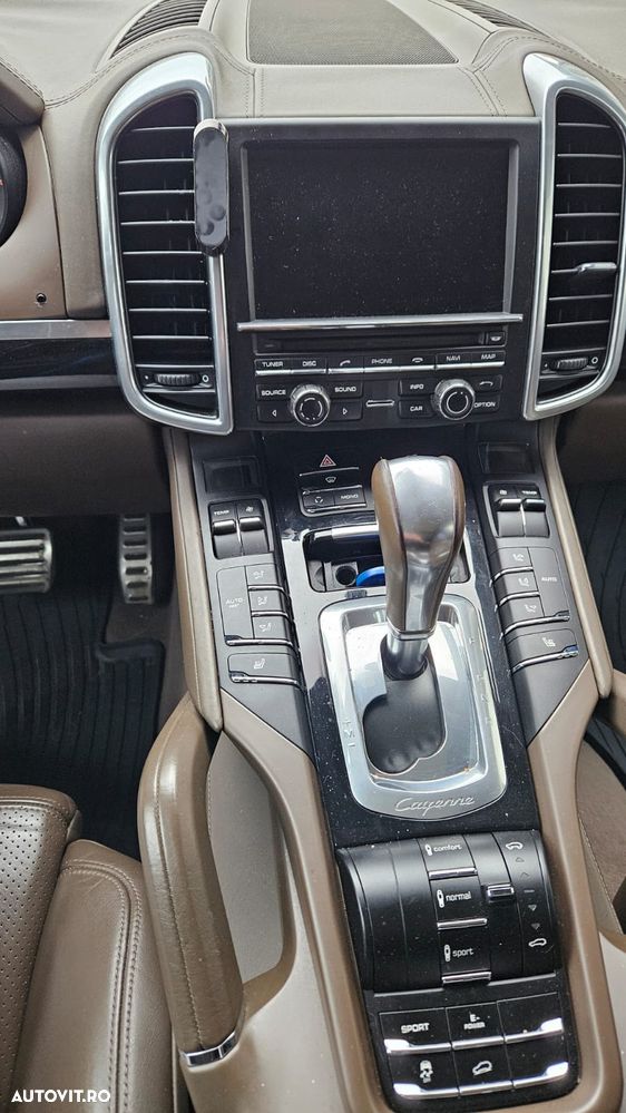 Porsche Cayenne - 4