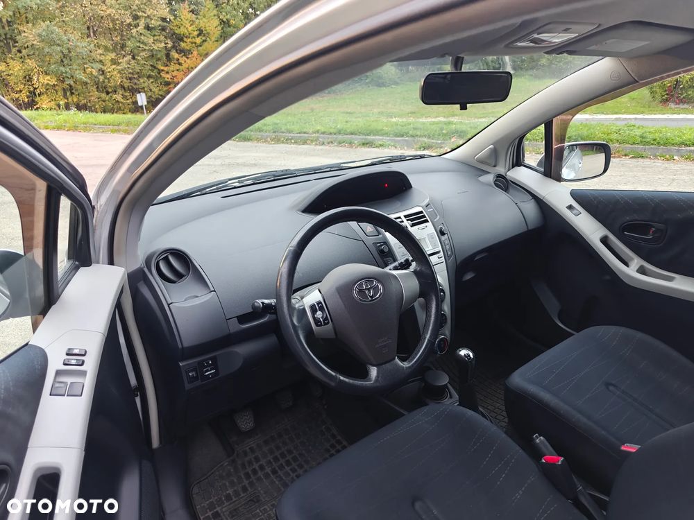 Toyota Yaris 1.3 Sol - 6