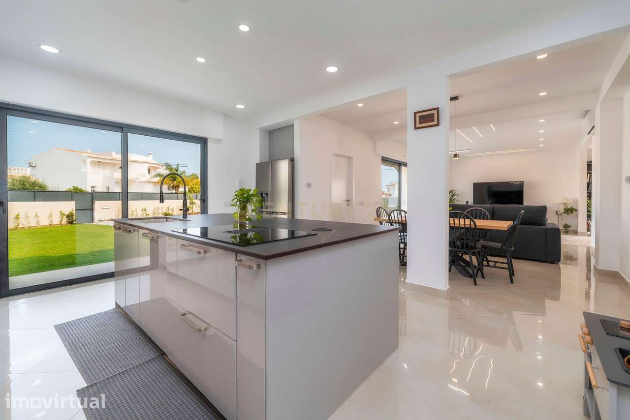 Moradia T5 | Piscina Aquecida  | Totalmente Renovada | Gambelas - Grande imagem: 4/59
