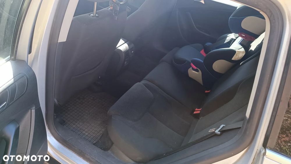 Volkswagen Passat 2.0 TDI DPF BlueMot Trendline - 10
