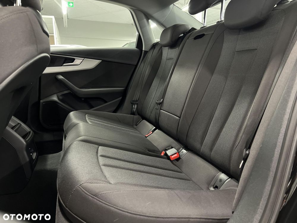 Audi A4 Limousine - 17