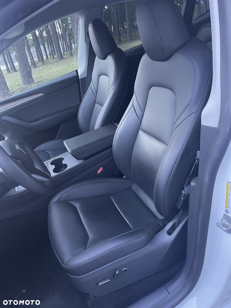 Tesla Model Y Long Range AWD - 10