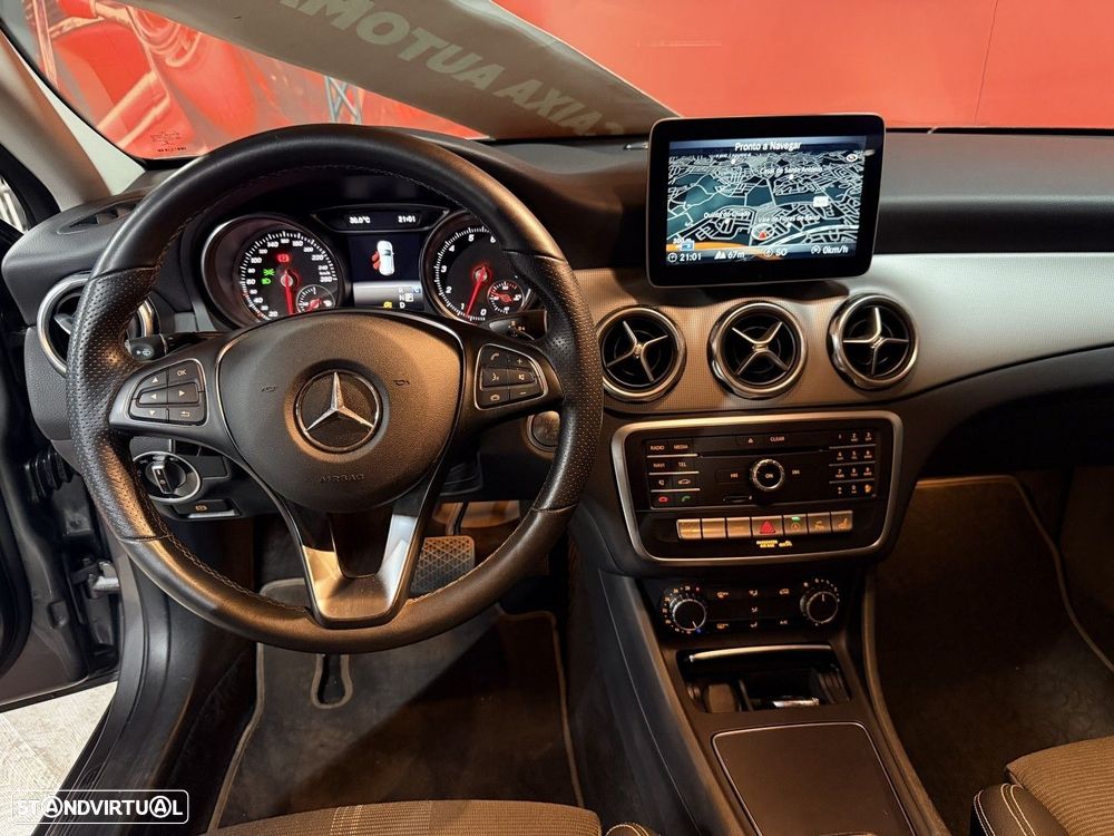 Mercedes-Benz GLA 180 Urban Aut. - 11