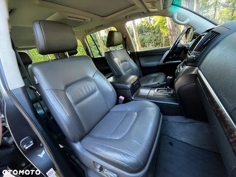 Toyota Land Cruiser - 27